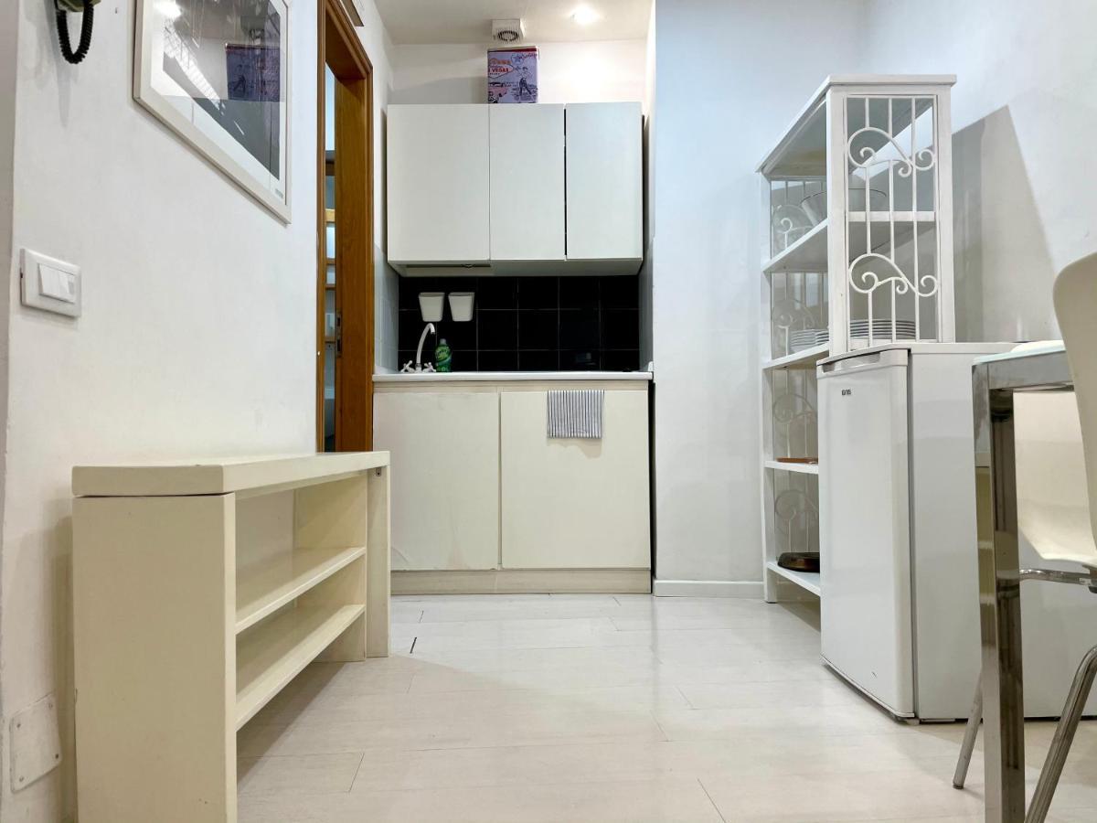 Colosseo 13 Boutique Apartment Roma Esterno foto