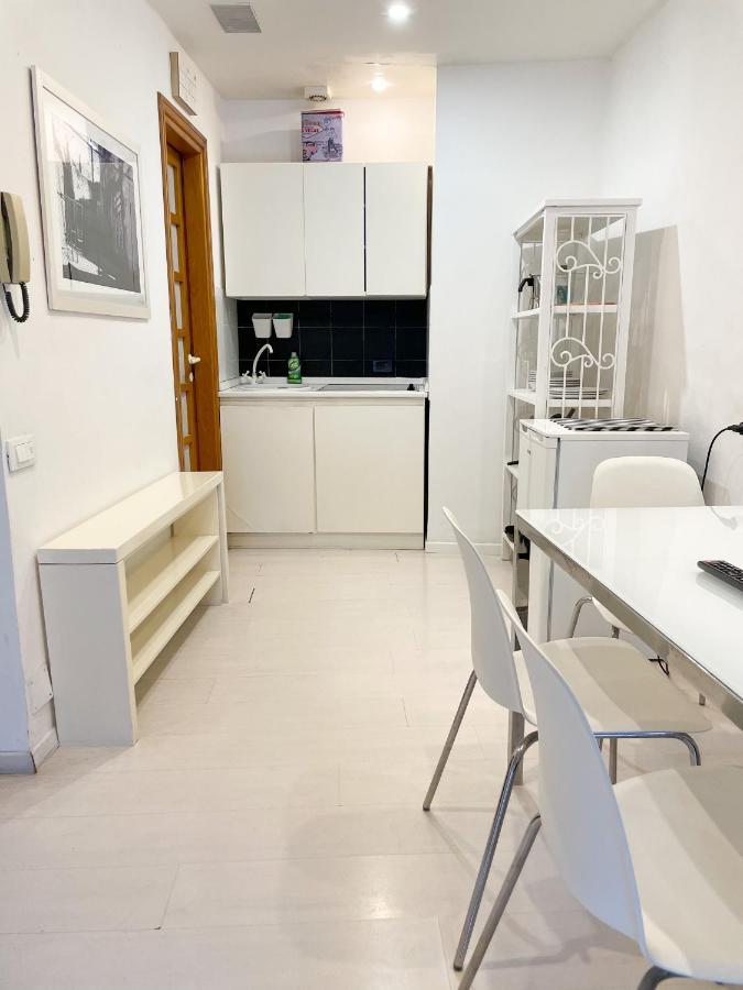 Colosseo 13 Boutique Apartment Roma Esterno foto